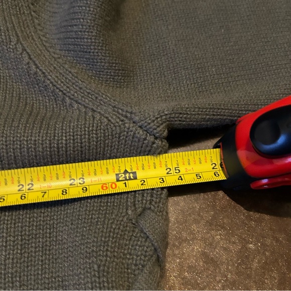 Vince 100% Cashmere Olive green Crew Neck Sweater with Side Tie- size small - Picture 9 of 13